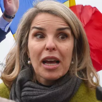 Călin Georgescu rămâne în arest preventiv pentru încă 30 de zile. Reacția Cristelei Georgescu, după decizia Curții de Apel: „Dragostea de țară se răsplătește cu gratii”