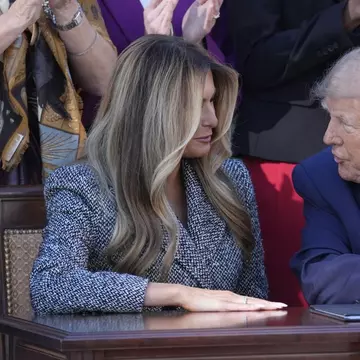 Donald Trump, moment stânjenitor la Casa Albă. Ce s-a întâmplat când a vrut să o sărute pe Melania