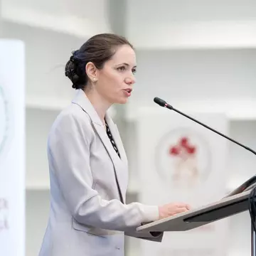 Mirabela Grădinaru a atras toate privirile la un eveniment important. Prima Doamnă a ales o ținută sobră, cu un detaliu elegant