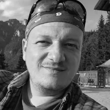 Un asistent medical de 35 de ani a fost găsit mort în camera de gardă a Spitalului din Bicaz