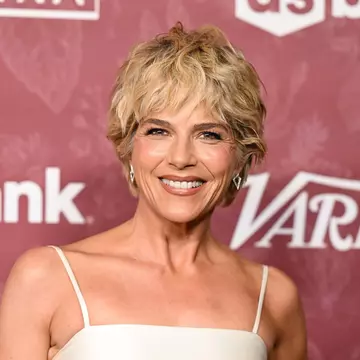 Selma Blair, arestată după ce a lovit o asistentă și un polițist, la bordul unui avion