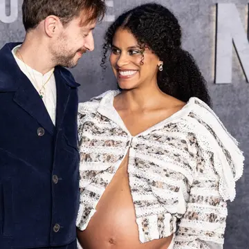 Actrița Zazie Beetz, cunoscută pentru rolurile din „Joker” sau „Atlanta”, este însărcinată pentru prima oară