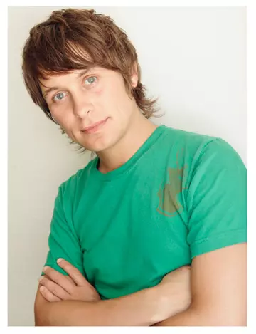 Mark Owen ajutat de Robbie Williams