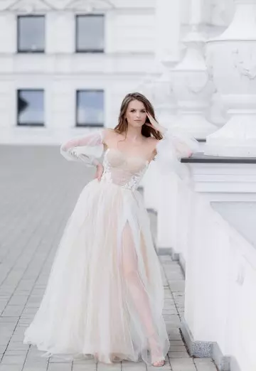 front-view-young-bride-stands-looks-camera_8353-11821