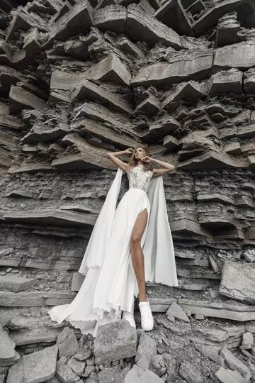 beautiful-bride-wedding-drees_624325-712