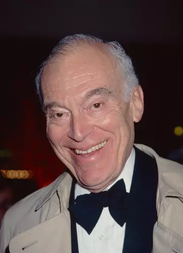Leonard Lauder Passes Away at 92 **FILE PHOTOS**