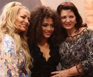 48416947_1952681935039095_8944419241033990144_n