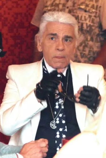 Karl Lagerfeld într-o ipostază rară: fără celebrii ochelari de soare
