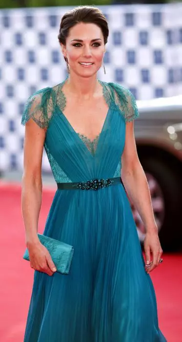 Au luat Kate Middleton și Meghan Markle lecții de etichetă?