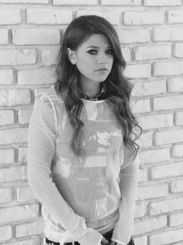 Loredana-Ciobotaru-Lori-Lo-4-374x500