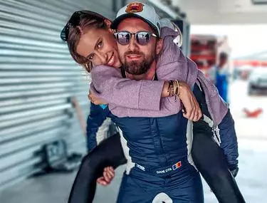 dani-otil-si-iubita-sa-vor-deveni-parinti-cum-a-anuntat-prezentatorul-ca-va-avea-un-copil