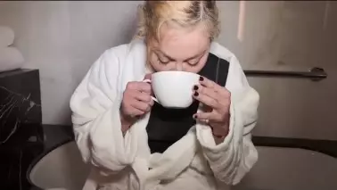 Madonna bea urină pentru întinerirea tenului