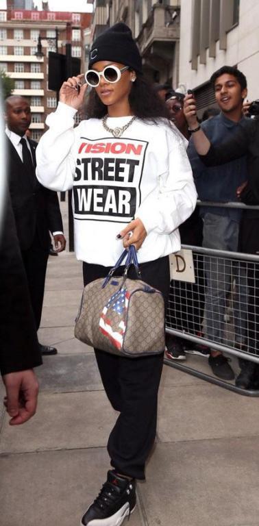 rihanna-geanta-gucci_6.JPG