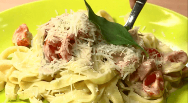MIAM-MIAM! Tagliatelle cu bacon și ciuperci