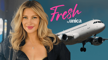 Lora, la un pas să îşi piardă cunoştinţa în avion, din cauza unui atac de panică: „M-au lăsat pe pistă. Nu puteam să respir”. Ce s-a întâmplat cu artista / EXCLUSIV