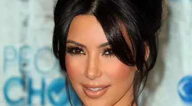 Top 10 cele mai frumoase coafuri ale lui kim Kardashian