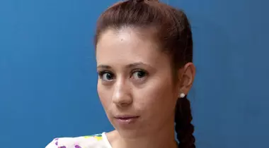 TUTORIAL VIDEO: Învaţă cum să îţi faci coafura verii, un spic inversat!