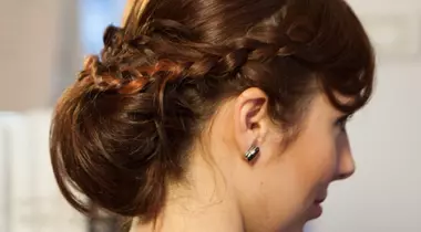 VIDEO: Coc lejer şi uşor de realizat pentru Revelion. Învaţă să ţi-l faci!