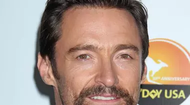 Hugh Jackman pe covorul roşu la Globurile de Aur 2013