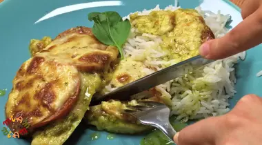 MIAM-MIAM! Pui cu sos pesto la cuptor