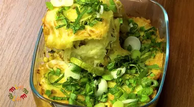 MIAM-MIAM! Plăcintă cu dovlecei – un prânz uşor, perfect pentru zilele de vară