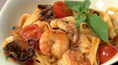 MIAM-MIAM! Tagliatelle cu fructe de mare, un preparat simplu și rafinat
