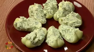 MIAM-MIAM! Ardei umpluți cu brânză și mărar