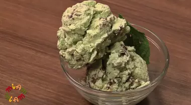 MIAM-MIAM! Inghetata de menta cu fulgi de ciocolata