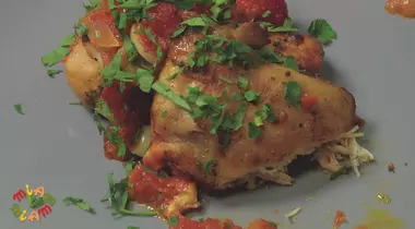 MIAM-MIAM! Pui în sos roșu