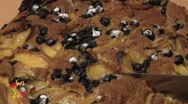MIAM-MIAM! Tort cu piersici și afine