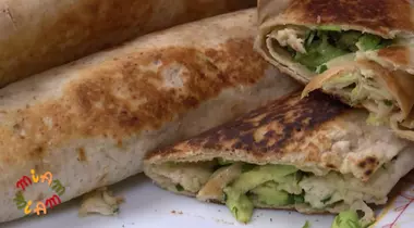 MIAM-MIAM! Burrito cu pui și avocado