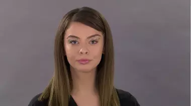 Tutorial. Cum îți faci un machiaj cu glitter pentru Revelion