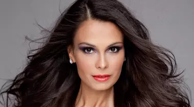 6 schimbări de look cu Anca Serea