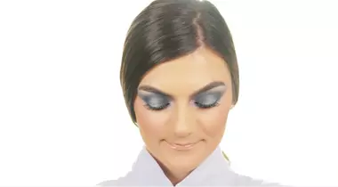 Cum îți faci un machiaj de party