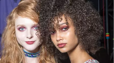 Make-up trend: Se poartă machiajul burgundy!