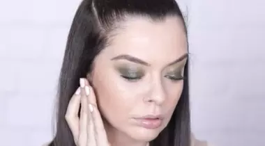 Cum îți faci un machiaj în culoarea anului