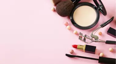 La ce produse de machiaj să renunţi în 2018? Recomandarea beauty editorului