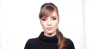 Cum îţi faci un machiaj cat-eye cu influenţe retro