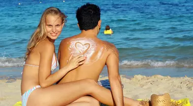 Tipurile de piele îţi spun ce tip de factor cu protecţie solară să alegi