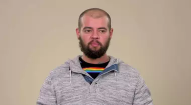 Video: Un bărbat transgender ne povestește despre bullying din experiență proprie