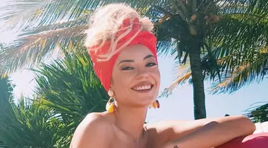 Barbara de la Mandinga a învățat să se machieze în România