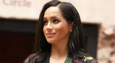 De ce Meghan Markle are aceeași poziție în toate pozele
