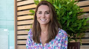 Inspirație de vară: Cele mai frumoase rochii înflorate ale lui Kate Middleton