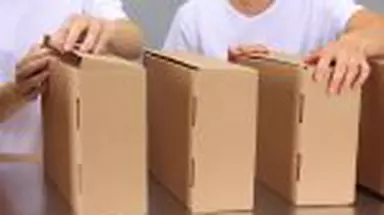 Ce merită să folosești cutiile din carton cu autoformare?