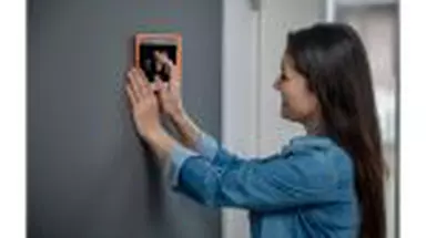 Cum crește un video-interfon siguranța și liniștea locatarilor