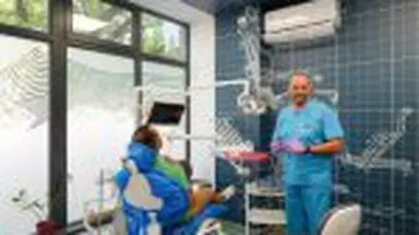 Implantolog Sector 2: ce criterii contează atunci când alegi medicul pentru implant dentar