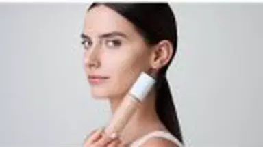 Fond de ten cu SPF50 pentru piele sensibilă după 40 de ani: cum alegi o formulă confortabilă și eficientă zi de zi