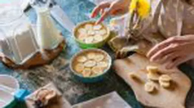 Dulciuri fără zahăr: ingrediente care să nu îți lipsească din bucătărie pentru deserturi sănătoase