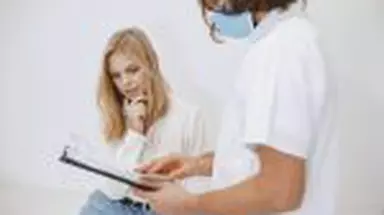 Boala gravă care este tot mai frecventă la femeile de 30 de ani. Medicul semnalează cele trei simptome care sunt ignorate