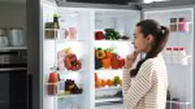 Alimentele care devin toxice după câteva zile în frigider. De ce salatele trebuie consumate imediat